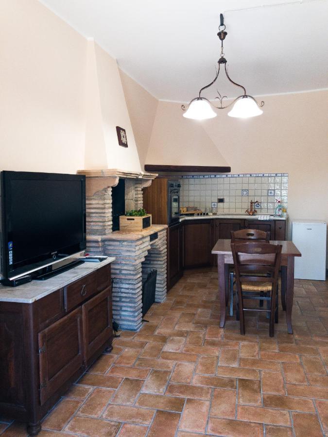 Casa Vacanze La Piazzetta Del Castello Montecalvello Exterior foto
