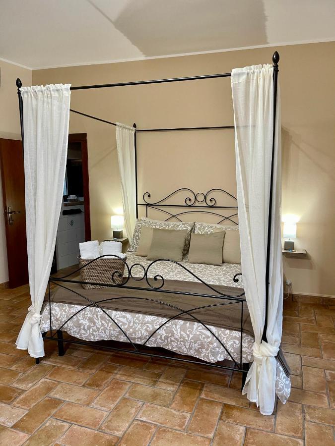 Casa Vacanze La Piazzetta Del Castello Montecalvello Exterior foto