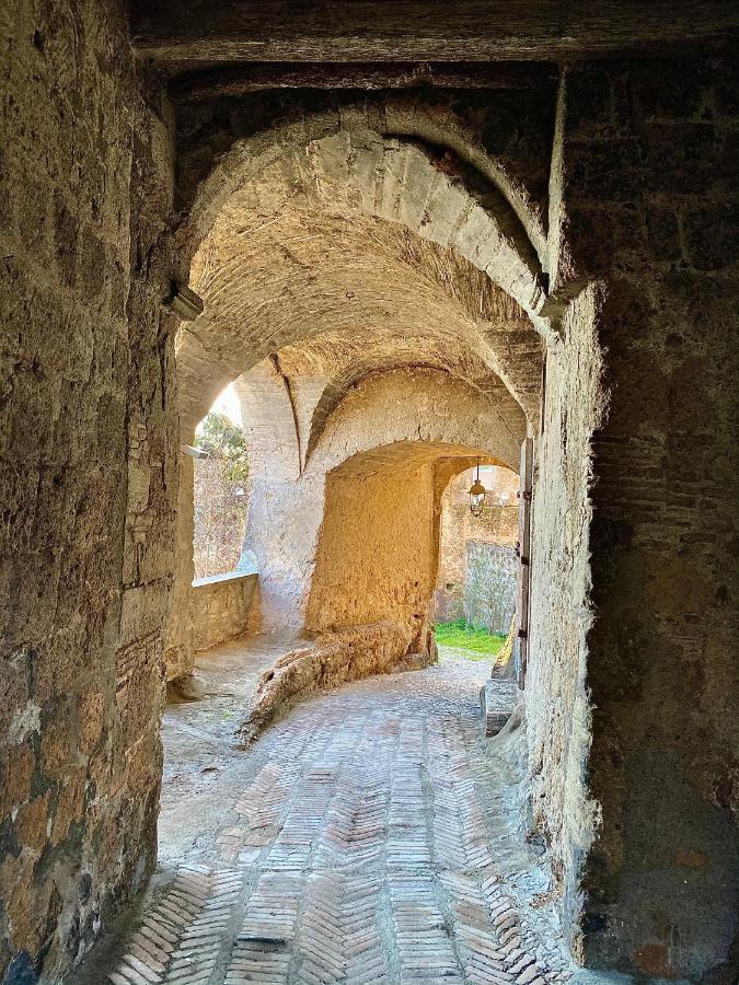 Casa Vacanze La Piazzetta Del Castello Montecalvello Exterior foto